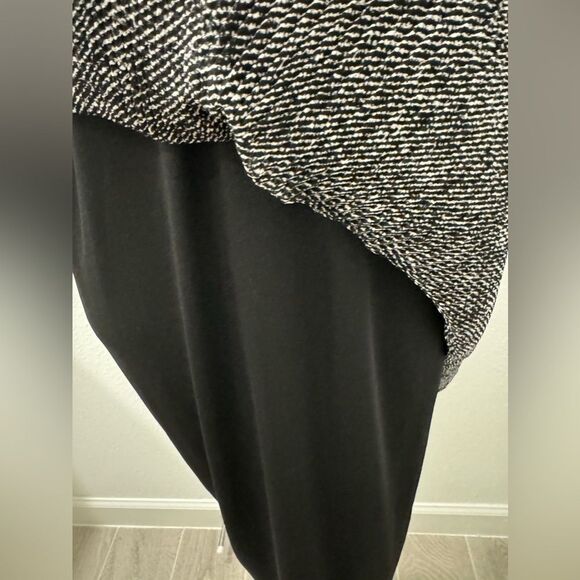 Elegant Black Gradient Skirt - Picture 4 of 6